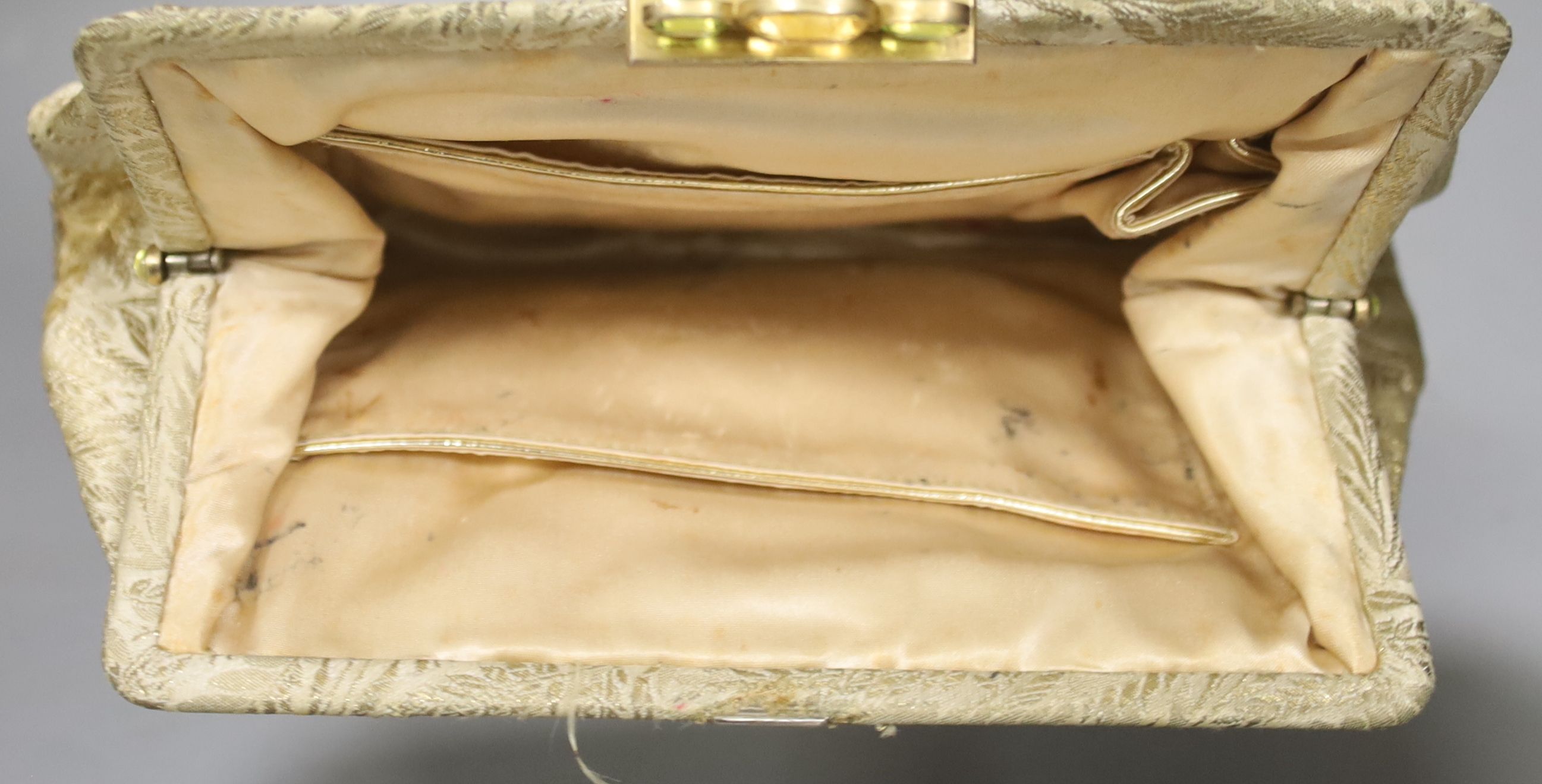 A Goldsmiths & Silversmiths evening bag with a peridot and citrine clasp